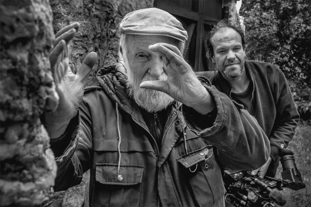 Czarno-biała fotografia związana z filmem Athanor: piec alchemiczny